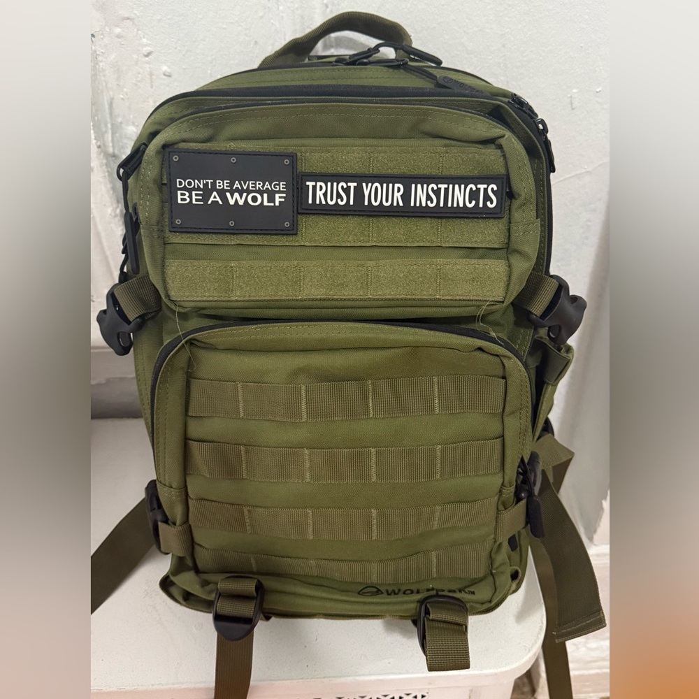 Wolf 25L Green Backpack